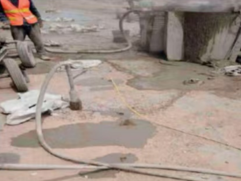 滦平水泥混凝土路面板底注浆技术 路面脱空注浆整治方案