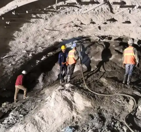 滦平隧道拱顶带模注浆料，微膨胀注浆料的特点及施工工艺